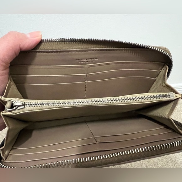 Authentic Bottega Venetta zippy wallet - Picture 16 of 16
